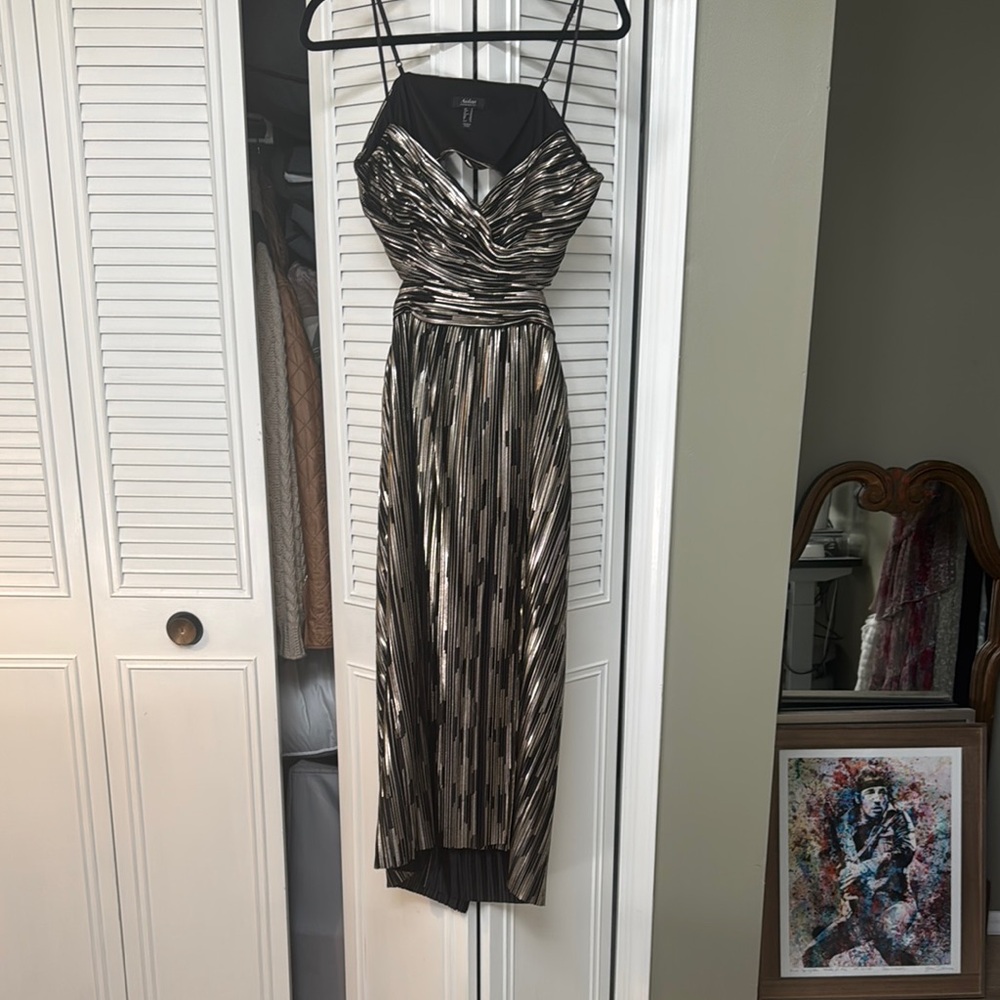 Bloomingdale’s - Aidan Mattox Black and Silver Midi Cocktail Dress
